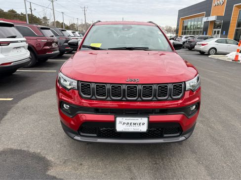 Used 2026 Jeep Compass Latitude image 2