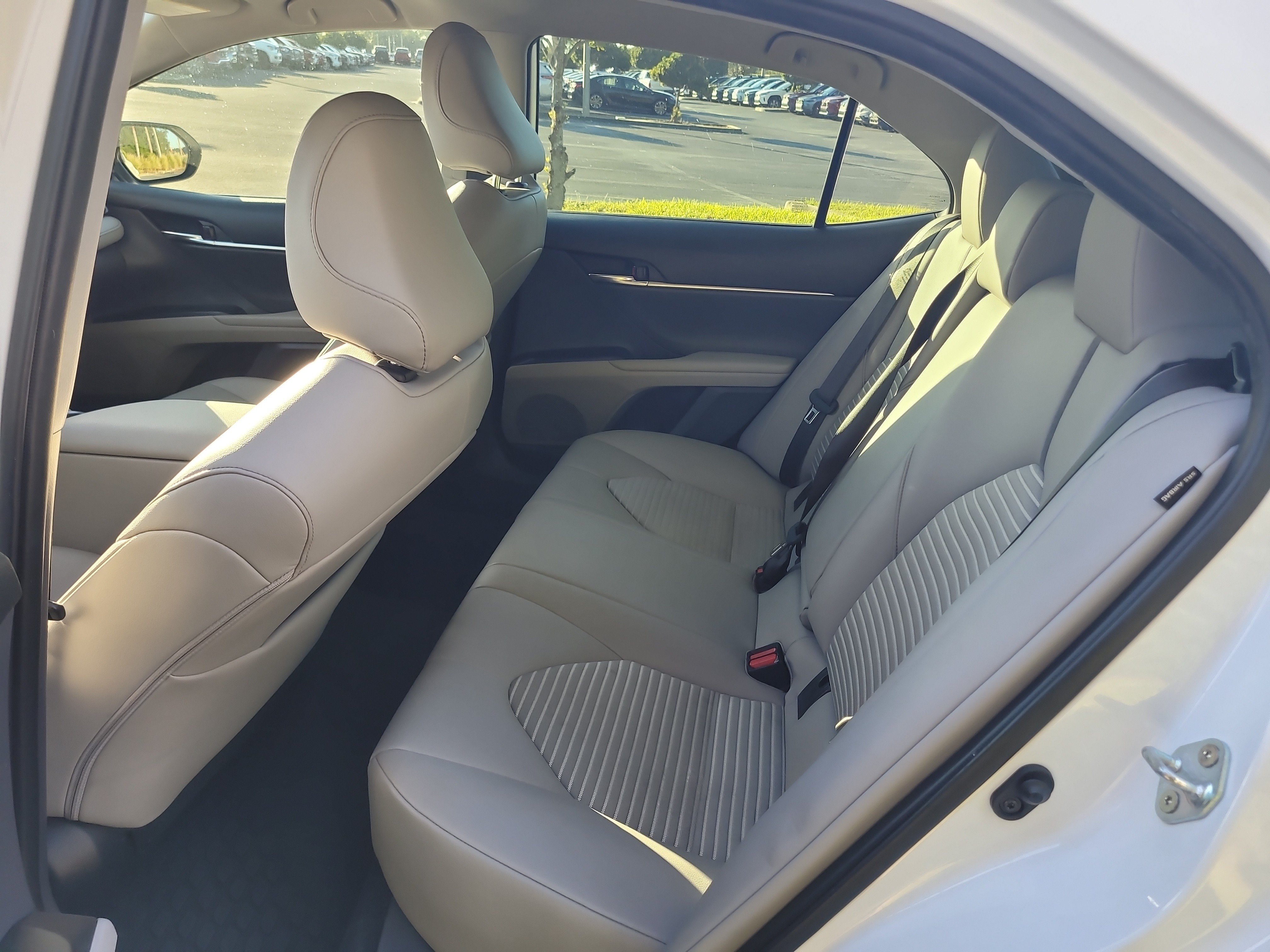 Used 2023 Toyota Camry SE FWD image 11
