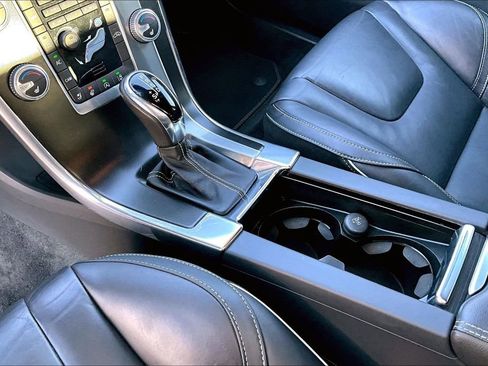 Used 2017 Volvo XC60 T6 R-Design image 15