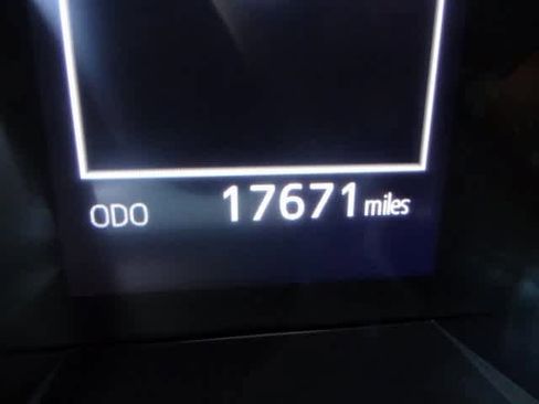 Used 2020 Toyota Camry LE w/ Convenience Package image 9