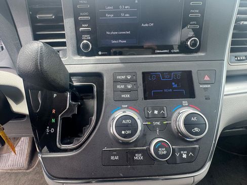 Used 2019 Toyota Sienna LE FWD image 14