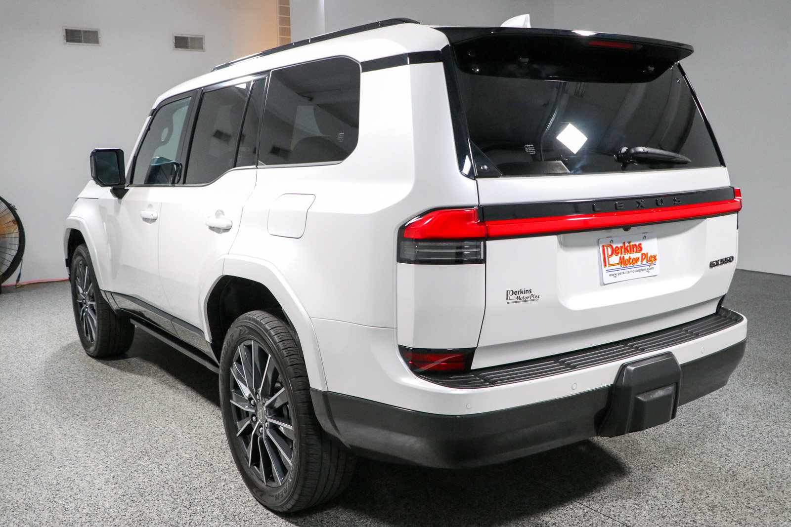 Used 2024 Lexus GX 550 w/ Accessory Package (Z1) AWD/4WD image 9
