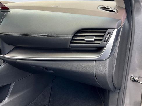 Used 2023 Nissan Rogue SV image 17