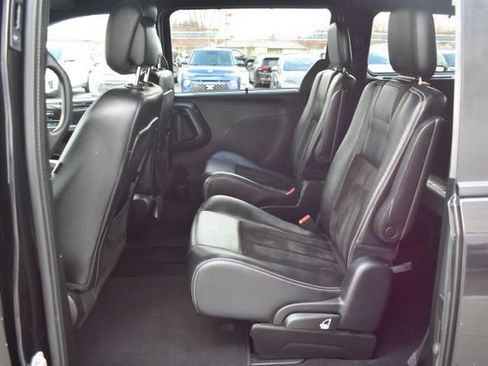 Used 2017 Dodge Grand Caravan SXT w/ Driver Convenience Group image 30
