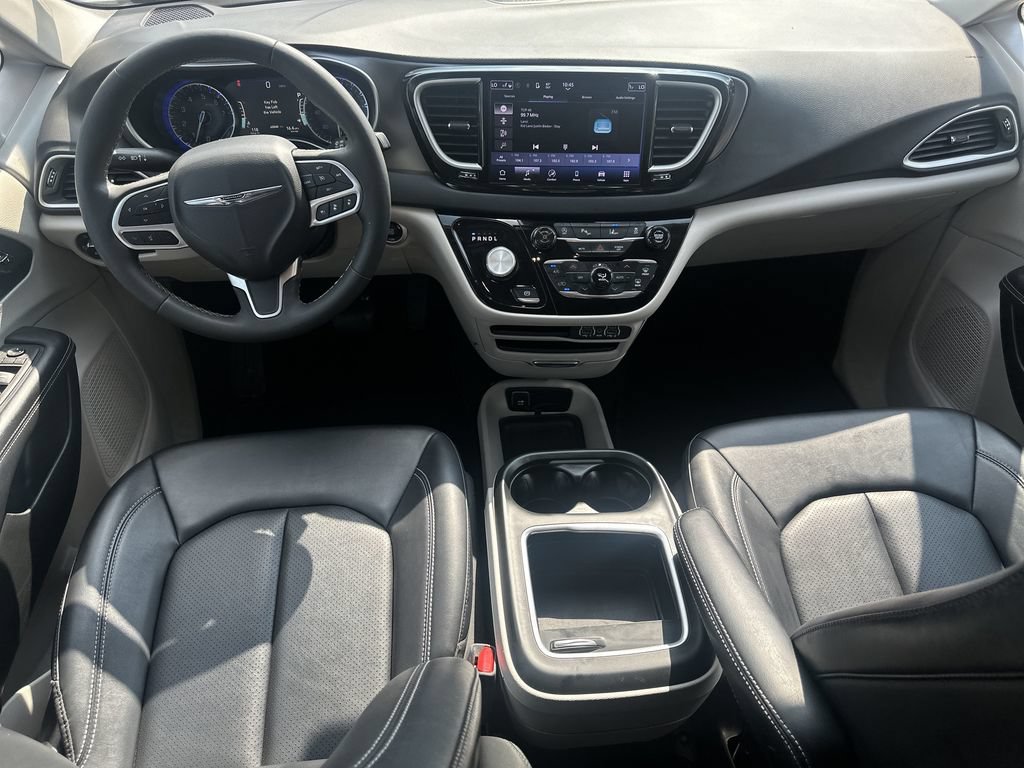 Used 2024 Chrysler Pacifica Touring-L FWD image 20