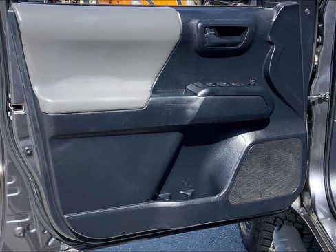 Used 2019 Toyota Tacoma SR w/ SR Convenience Package image 18