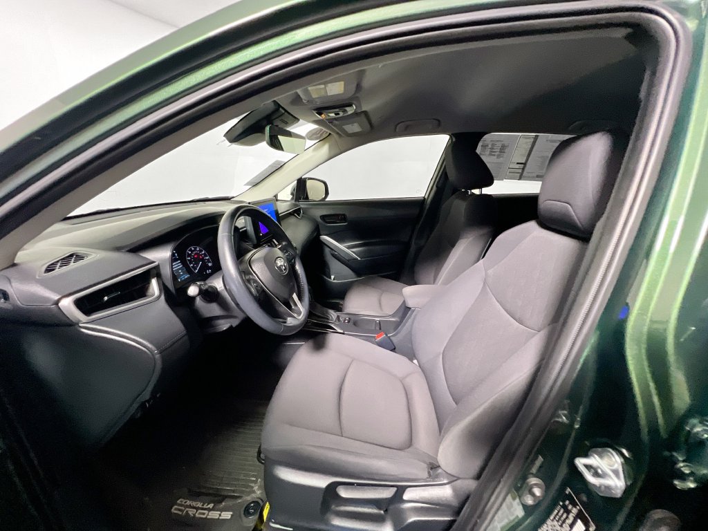 Used 2024 Toyota Corolla Cross LE FWD image 12