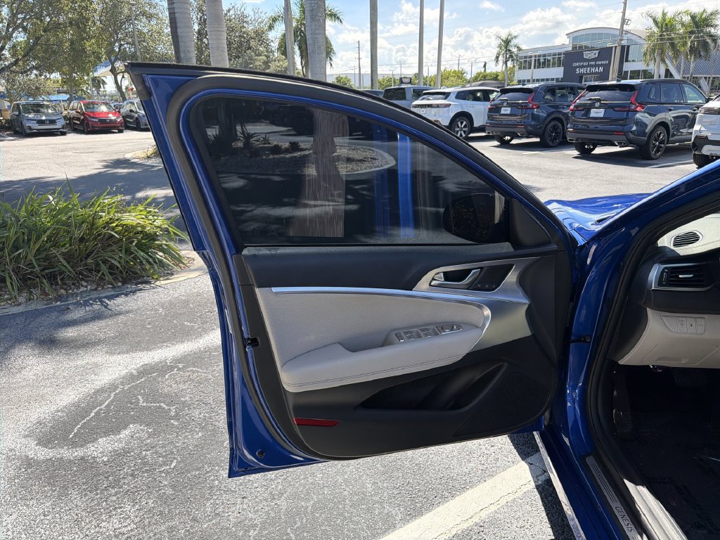 Used 2022 Genesis G70 3.3T RWD image 36