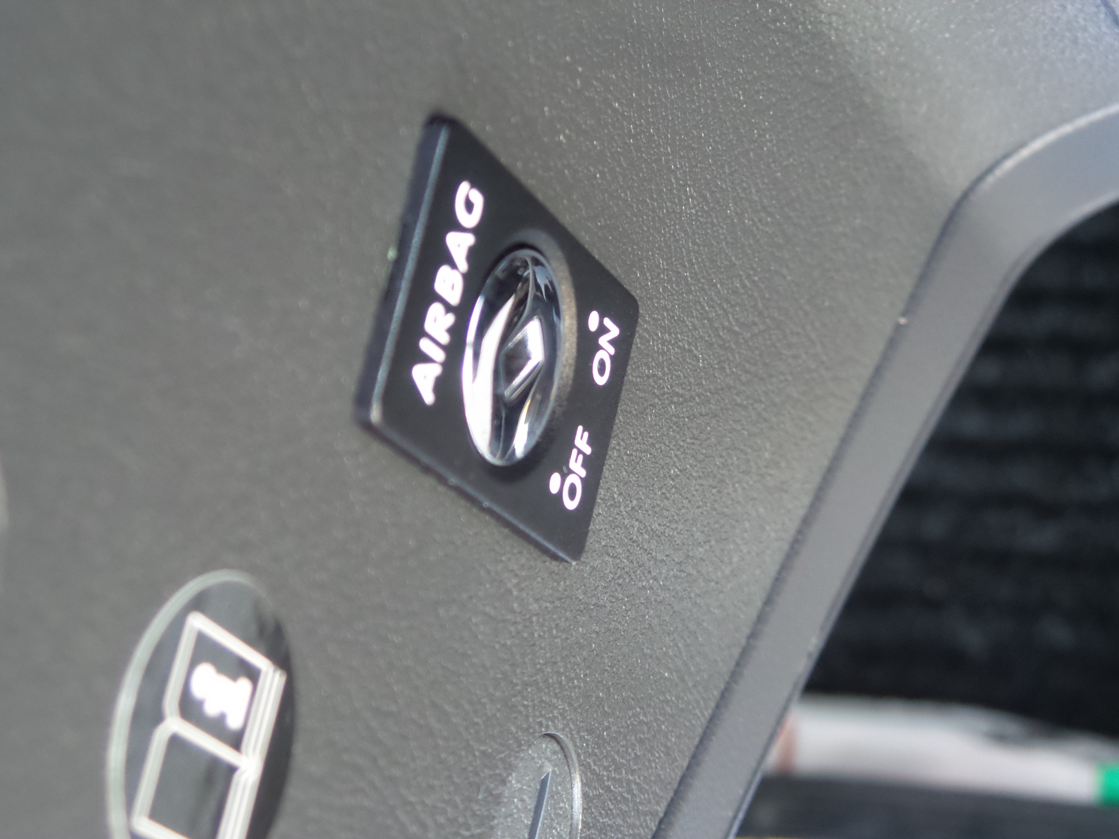 Used 2007 Chrysler Crossfire Coupe RWD image 38