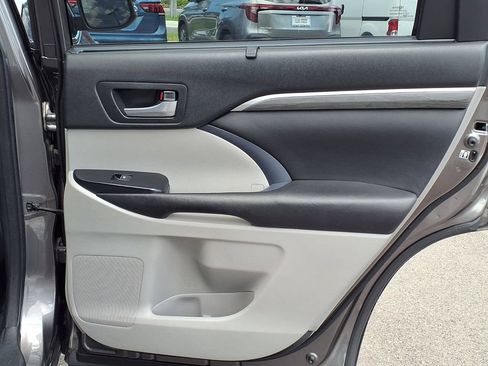 Used 2018 Toyota Highlander Limited FWD image 14