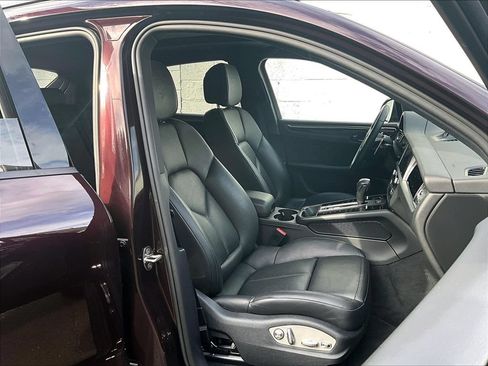 Certified 2023 Porsche Macan AWD/4WD image 12