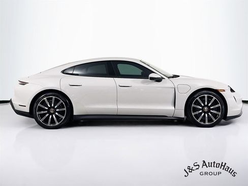 Used 2021 Porsche Taycan image 8