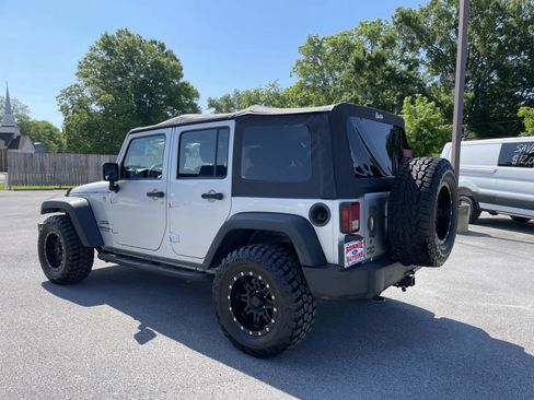 Used 2012 Jeep Wrangler Unlimited Sport AWD/4WD image 9