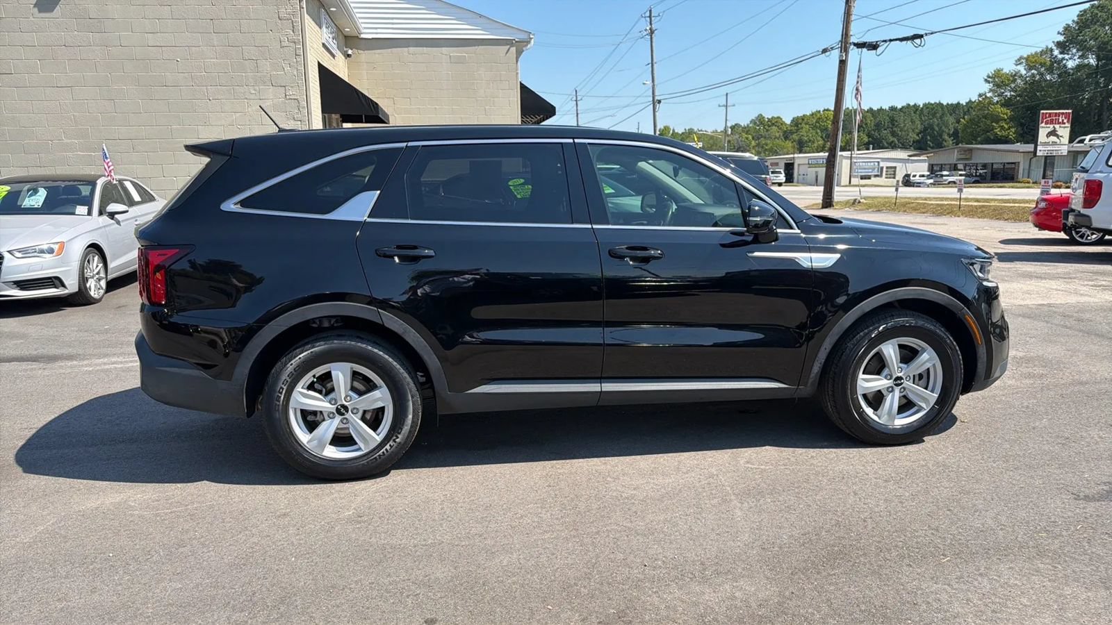 Used 2023 Kia Sorento LX FWD image 6