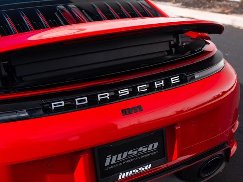 Used 2025 Porsche 911 Carrera RWD image 31