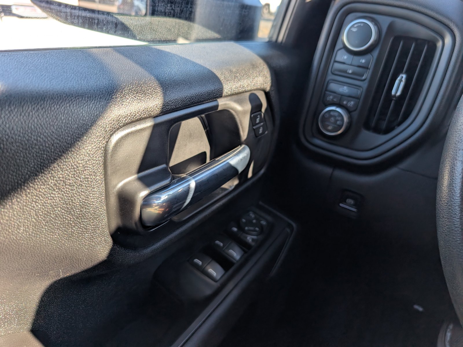 Used 2020 Chevrolet Silverado 2500 Custom w/ Custom Value Package AWD/4WD image 17
