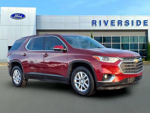 Used 2020 Chevrolet Traverse LT image 1