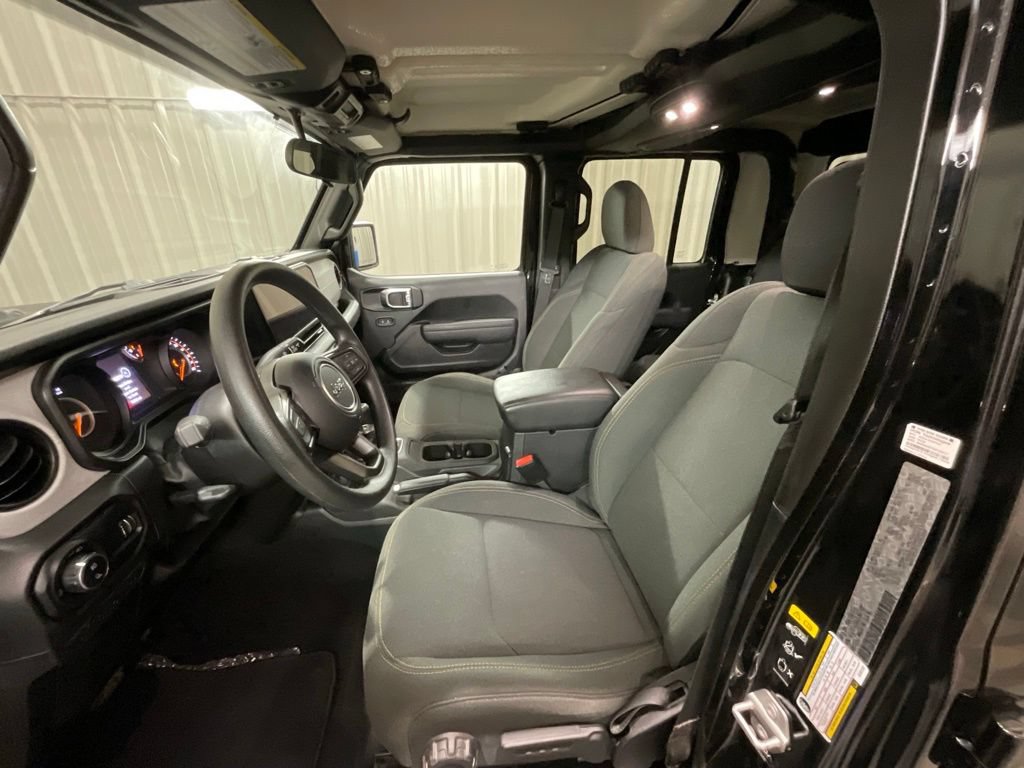 Used 2025 Jeep Gladiator Sport AWD/4WD image 9