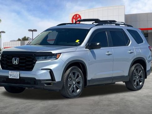 Used 2025 Honda Pilot Sport image 9