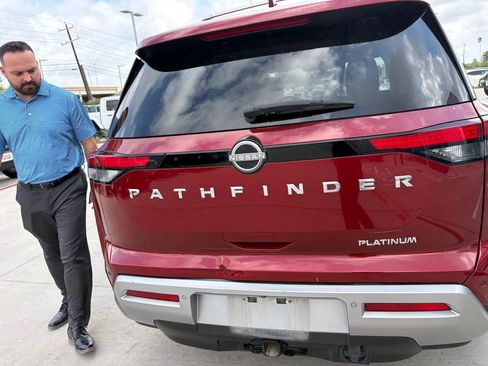 Used 2024 Nissan Pathfinder Platinum image 3