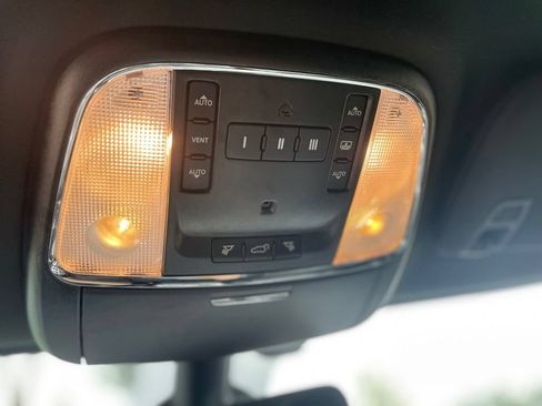 Used 2018 Jeep Grand Cherokee Overland AWD/4WD image 16