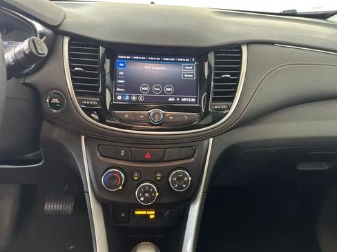 Used 2022 Chevrolet Trax LT w/ LT Convenience Package image 21