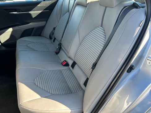 Used 2022 Toyota Camry SE image 11