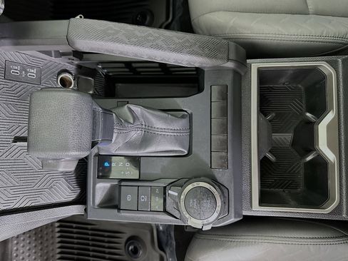 Used 2025 Toyota Tacoma SR5 AWD/4WD image 22
