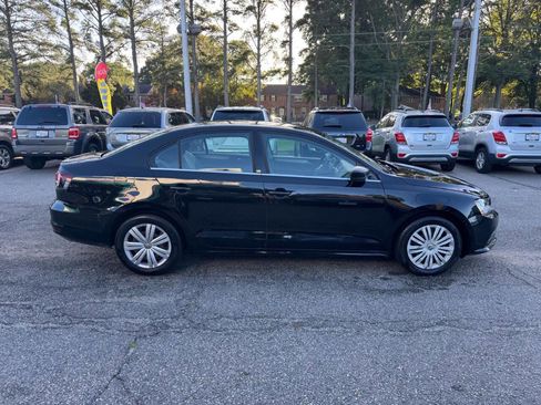 Used 2017 Volkswagen Jetta S w/ Jetta S Cold Weather Package image 9