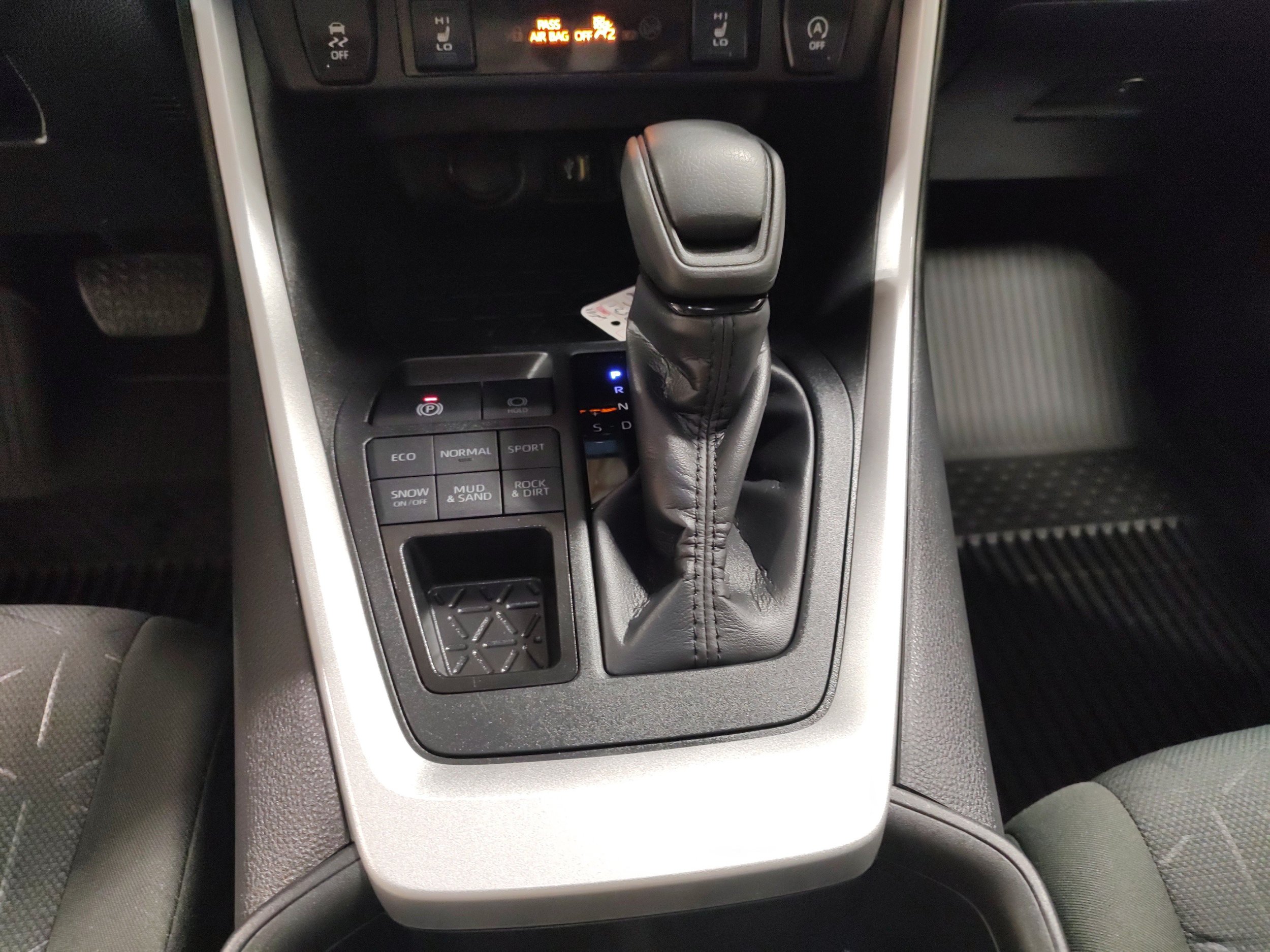Used 2025 Toyota RAV4 XLE w/ Weather Package AWD/4WD image 8