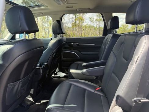 Used 2025 Kia Telluride S image 6