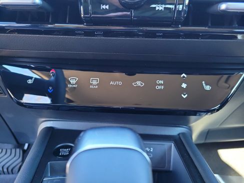 New 2026 Nissan Kicks SR w/ Cold Weather Package FWD image 31