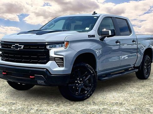 Used 2024 Chevrolet Silverado 1500 LT Trail Boss w/ Convenience Package II AWD/4WD image 3