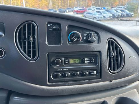 Used 2003 Ford E-350 and Econoline 350 Super Duty image 25