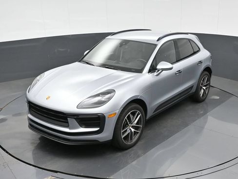 Certified 2022 Porsche Macan AWD/4WD image 26