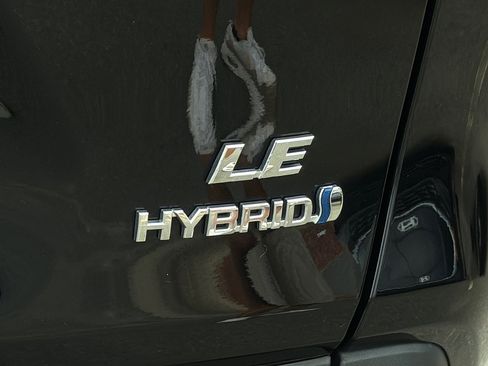 Used 2023 Toyota RAV4 LE AWD/4WD image 28