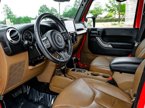 Used 2015 Jeep Wrangler Unlimited Sahara w/ Max Tow Package AWD/4WD image 3
