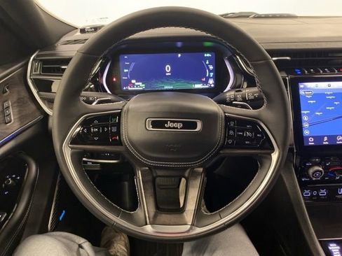 Used 2022 Jeep Grand Cherokee Overland w/ Luxury Tech Group IV image 21