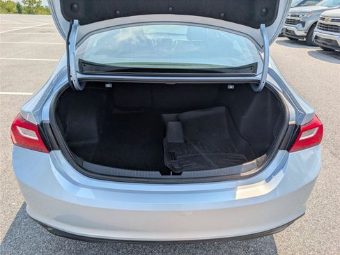 Used 2017 Chevrolet Malibu LT FWD image 12
