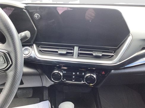 Used 2025 Chevrolet Trax RS w/ Driver Confidence Package image 16