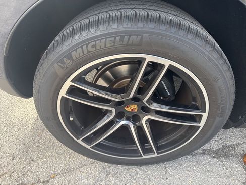 Used 2021 Porsche Macan Base image 11