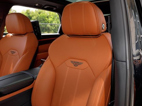 Certified 2023 Bentley Bentayga Extended Wheelbase AWD/4WD image 40