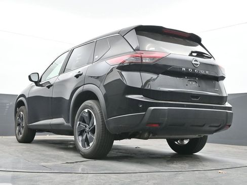Used 2025 Nissan Rogue SV AWD/4WD image 28