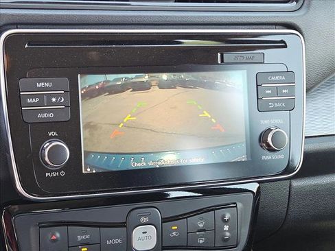 Used 2019 Nissan Leaf SV w/ SV Technology Package image 12