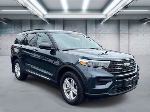 Used 2023 Ford Explorer XLT AWD/4WD image 3