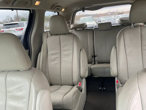 Used 2013 Toyota Sienna XLE w/ Entertainment Pkg image 29