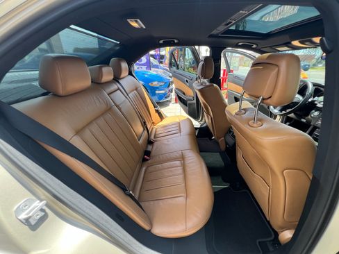 Used 2010 Mercedes-Benz E 350 Sedan image 33