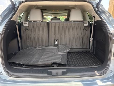 Used 2024 Toyota Highlander XLE AWD/4WD image 17