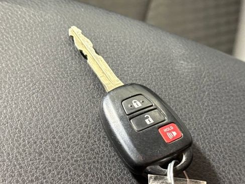 Used 2023 Toyota Tacoma SR AWD/4WD image 38