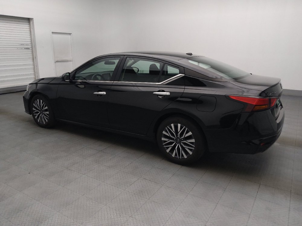 Used 2025 Nissan Altima 2.5 SV FWD image 3